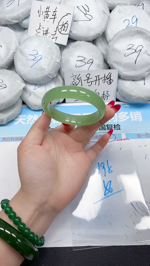 未镶嵌手镯石英质玉195/56