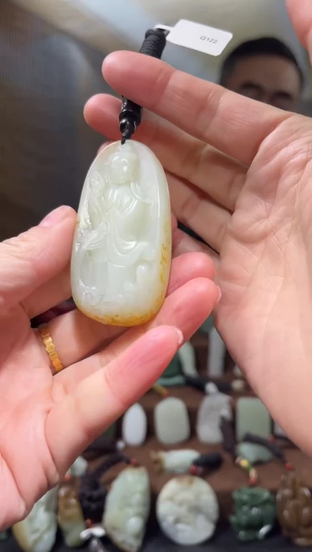 颈饰未镶嵌和田玉.