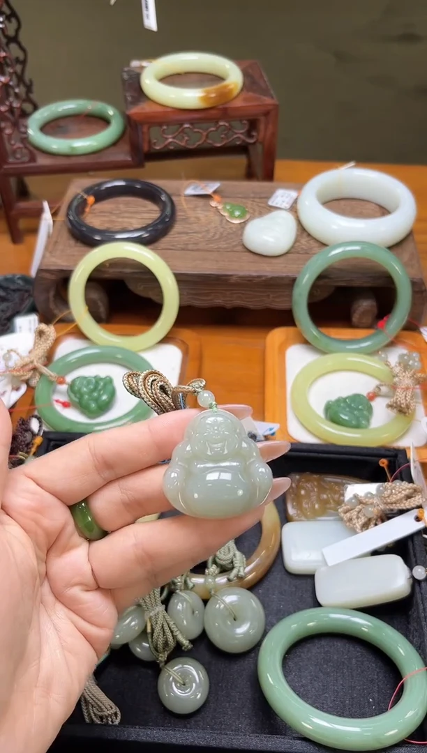 吊坠(不含链)未镶嵌和田玉且末青白 佛公
