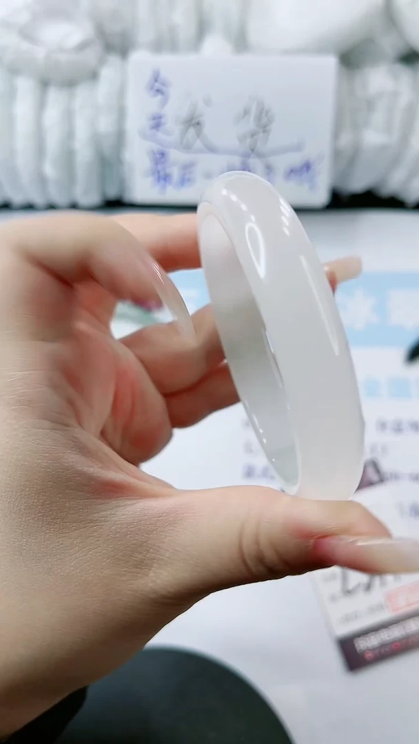 【闪购商品】石英质玉手镯未镶嵌多样性发货L341
