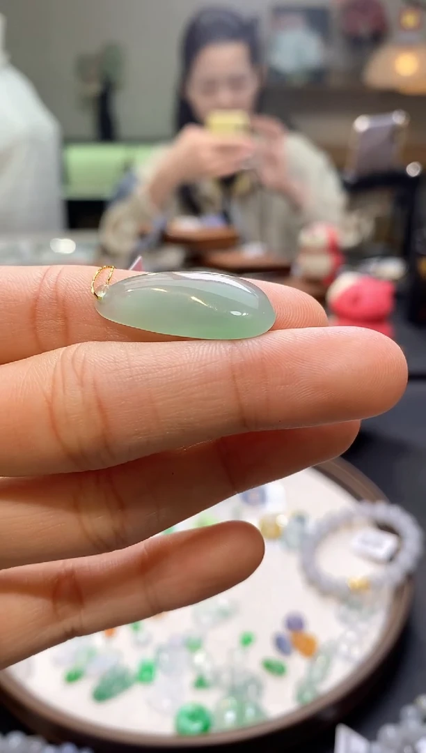 翡翠未镶嵌颈饰福瓜