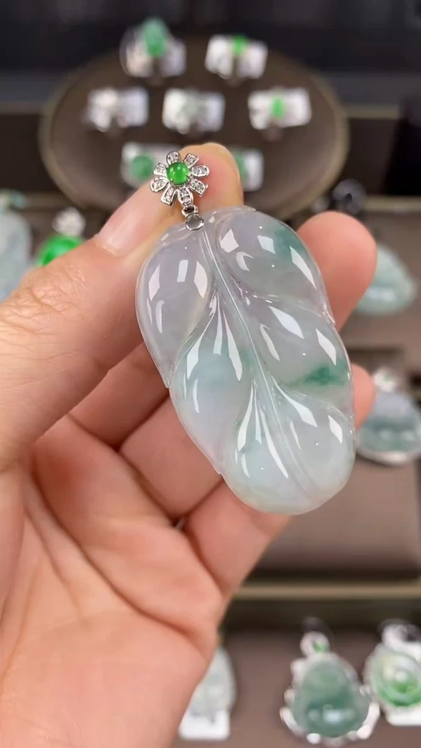 【闪购商品】翡翠吊坠(不含链)18K金镶嵌翡翠叶子