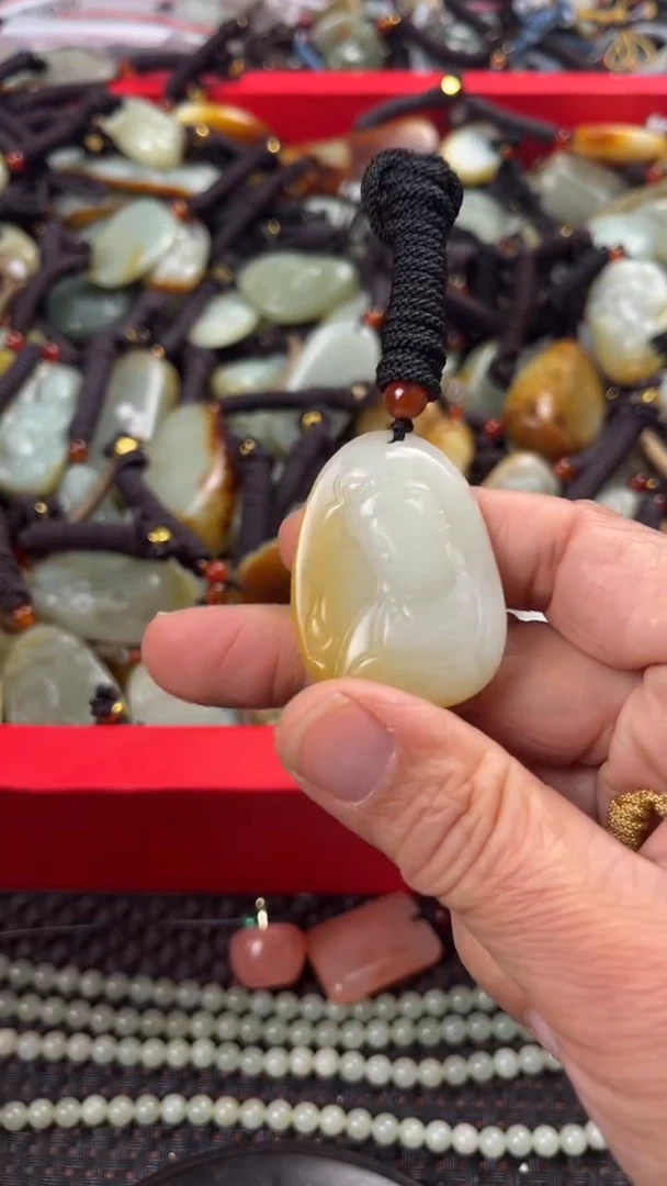 【闪购商品】和田玉颈饰未镶嵌多样性发货没有证书拍一发一有瑕