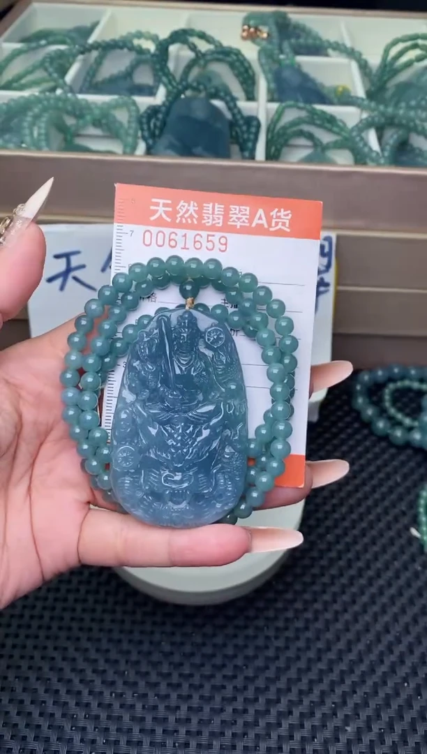 翡翠未镶嵌颈饰