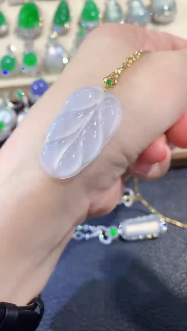 吊坠(不含链)18K金镶嵌翡翠A1 多样性发货一件