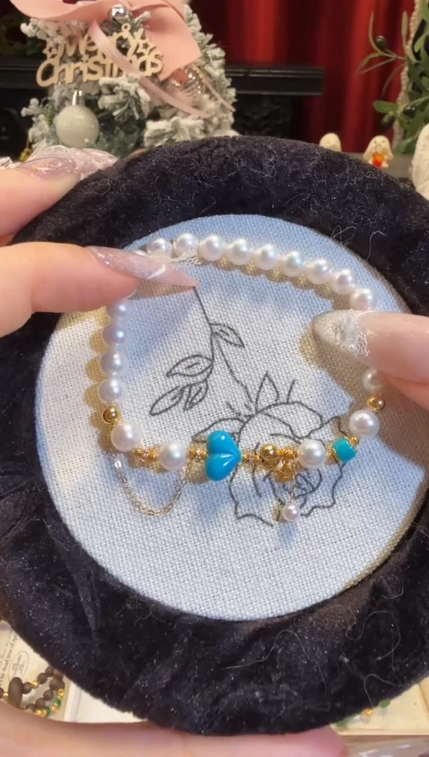 18K金镶嵌手绳淡水珍珠高瓷蓝屁桃爱心