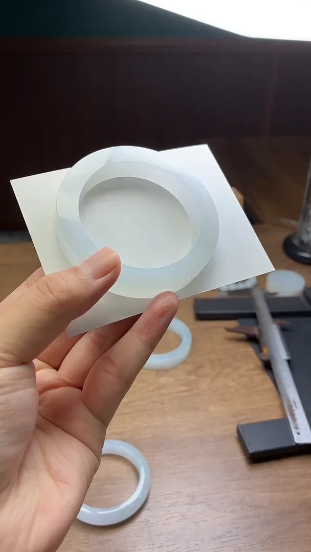 未镶嵌手镯定制翡翠鲜**黑定制