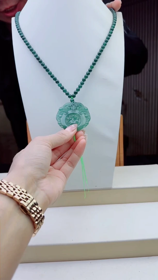 颈饰未镶嵌翡翠多样性发其一