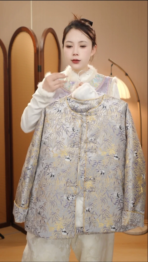 金竹熊猫羽绒外套
