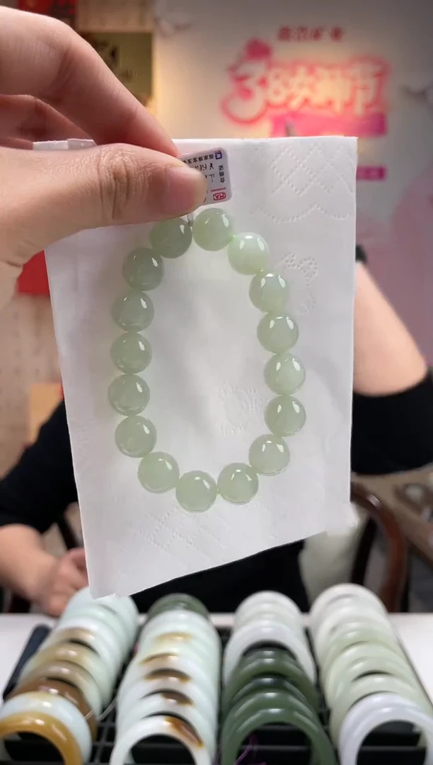 【闪购商品】和田玉手链未镶嵌翠色卡12手串一条