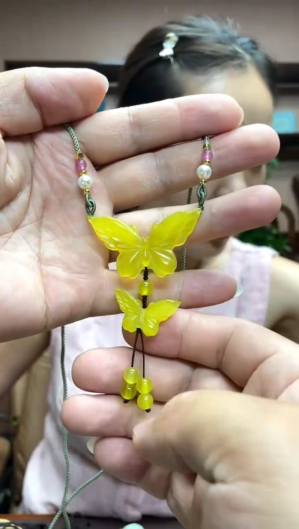 岫玉未镶嵌颈饰·
