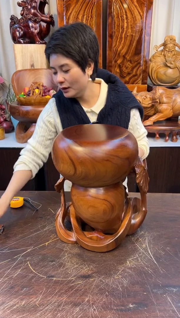 【闪购商品】香樟木实木创意凳子