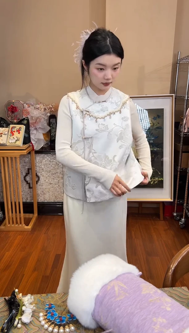 刺绣M 漳缎外套白色