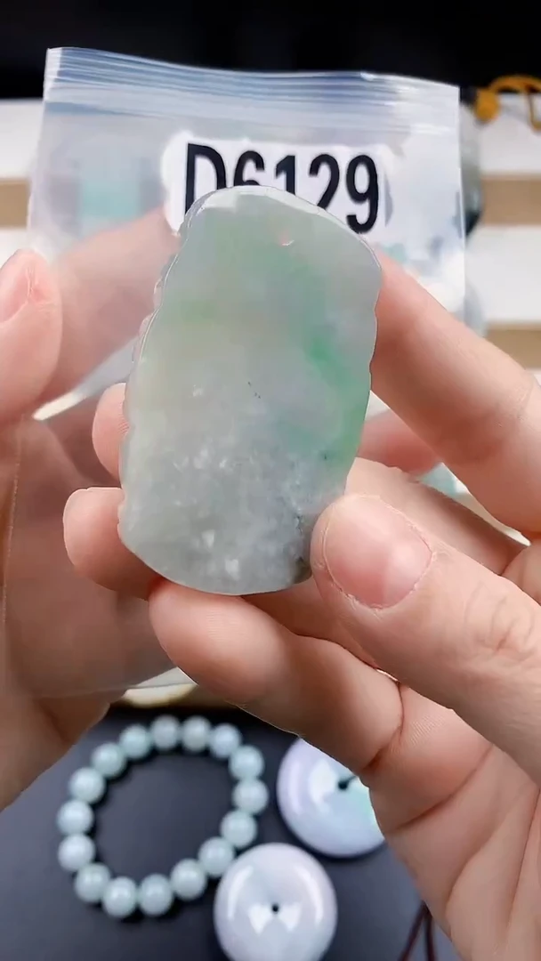 颈饰未镶嵌翡翠天然翡翠吊坠挂件