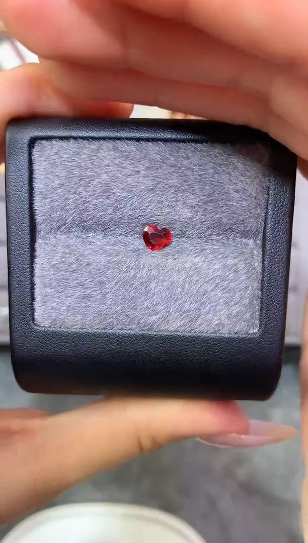 裸石尖晶石心形 红色调 0.59ct