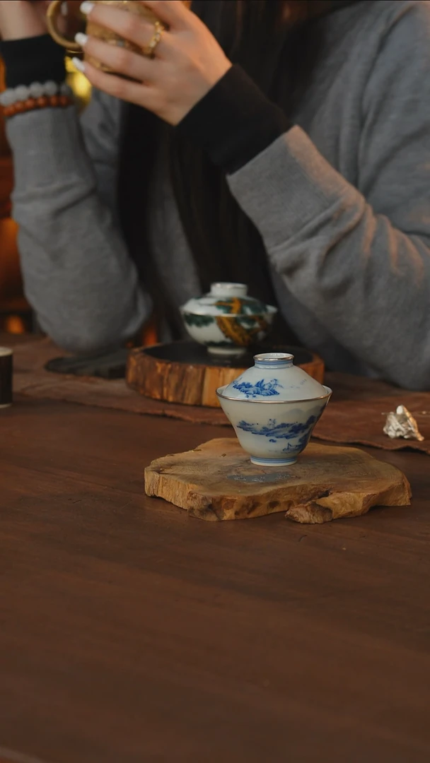 包银青花山水葫芦盖碗