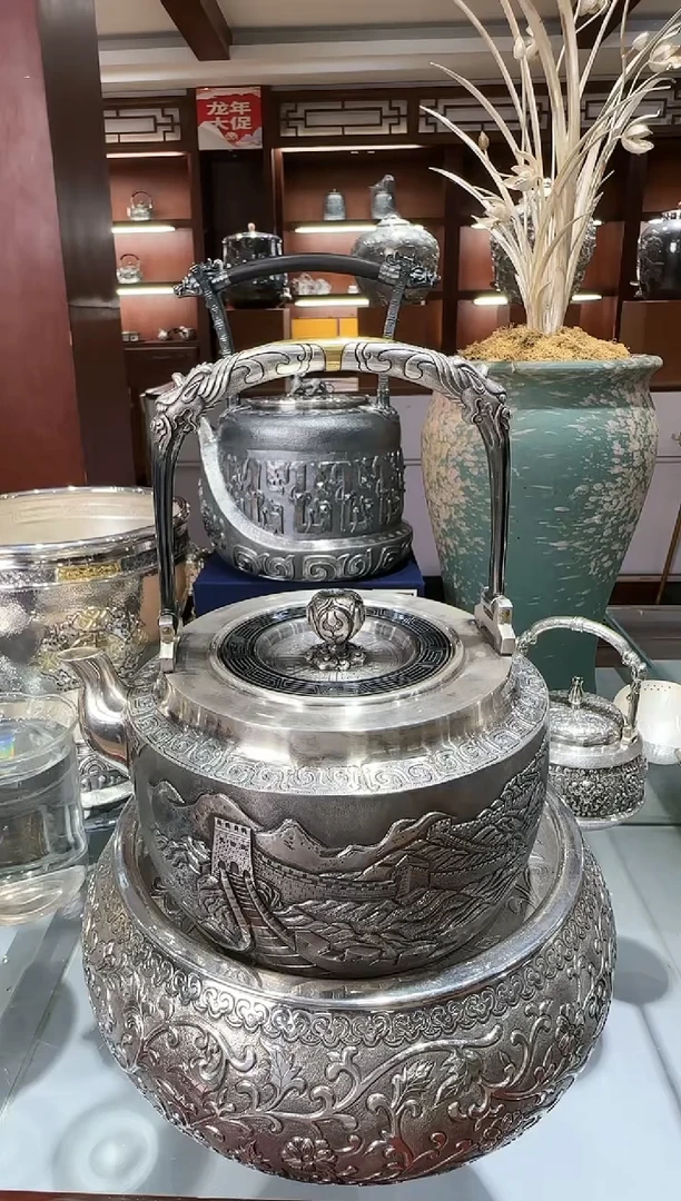 追***人足银999精工手工万里长城大师鏨刻提梁烧水壶