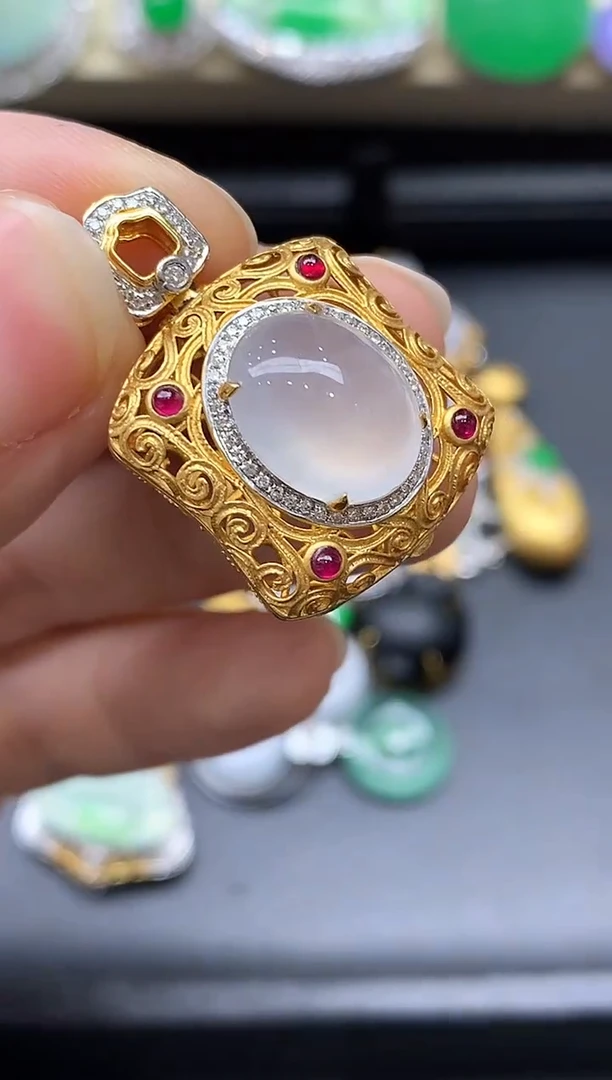 颈饰18K金镶嵌翡翠566-中国好珍宝