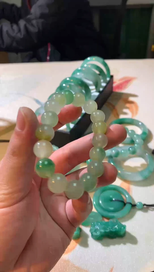 未镶嵌手串石英质玉（非洲翠）卡12mm手串