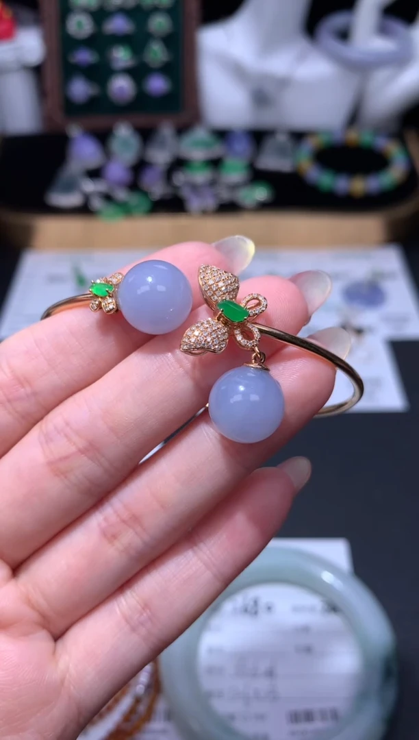 颈饰18K金镶嵌翡翠48小时鉴赏期 退货不扣服务费