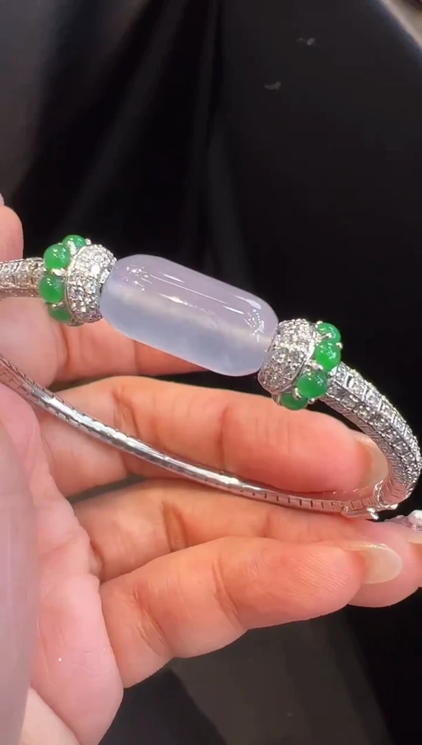 18K金镶嵌手镯翡翠手镯