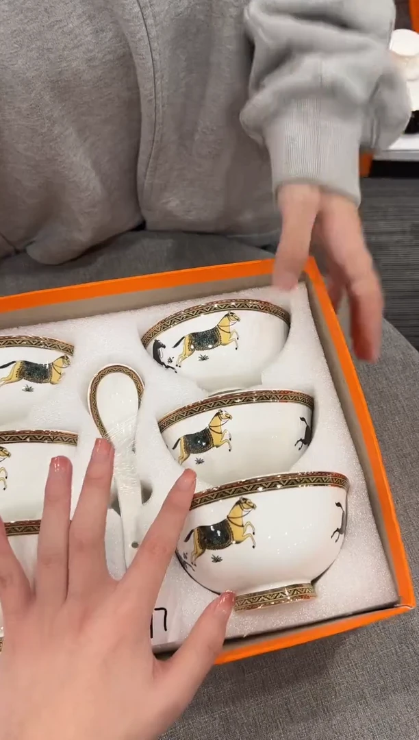 【闪购商品】杯H577--------------