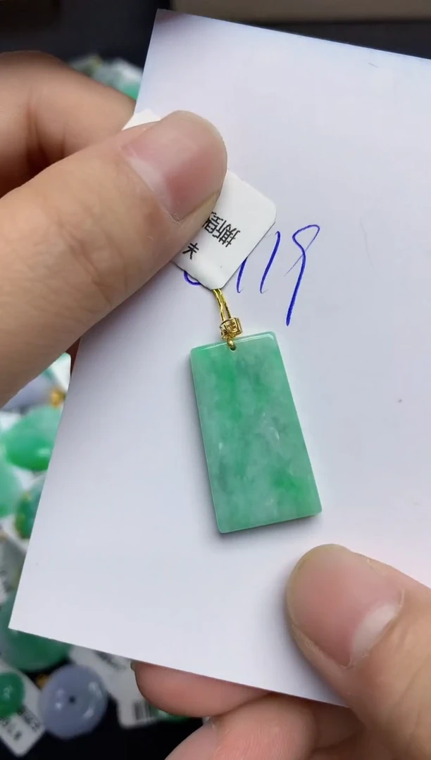 翡翠18K金镶嵌颈饰11111111