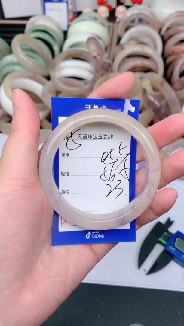 未镶嵌手镯石英质玉055