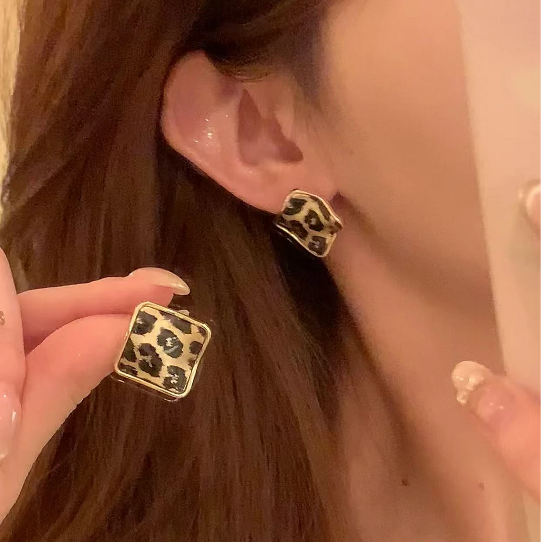 芒果饰品 铜合金耳饰 秋冬轻奢复古豹纹耳环女辣妹高级感耳针耳饰