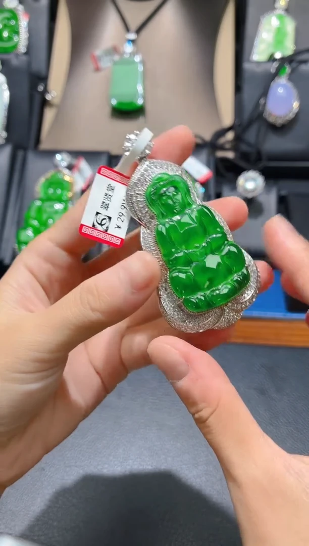 翡翠未镶嵌颈饰天然R18