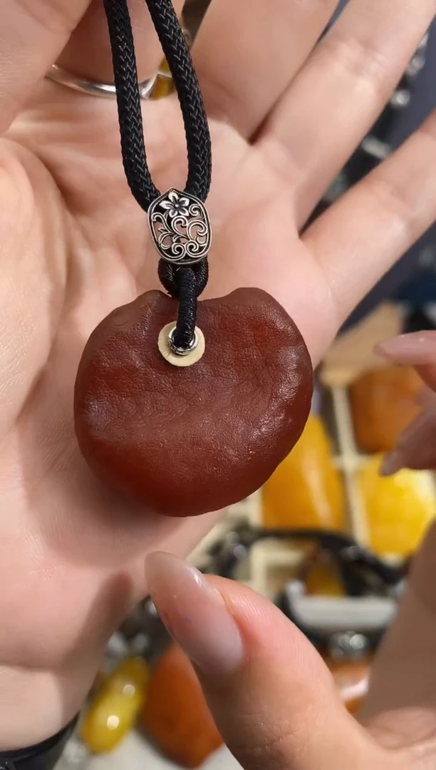 未镶嵌琥珀裸石似玉