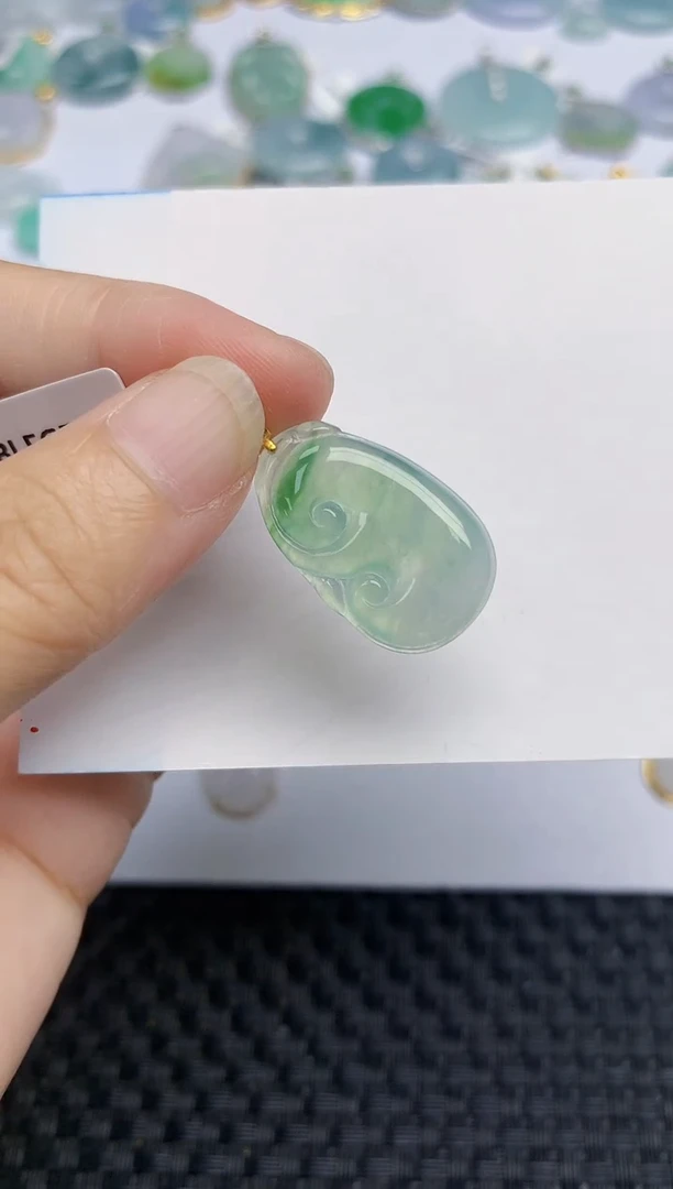 翡翠18K金镶嵌颈饰天然A货翡翠