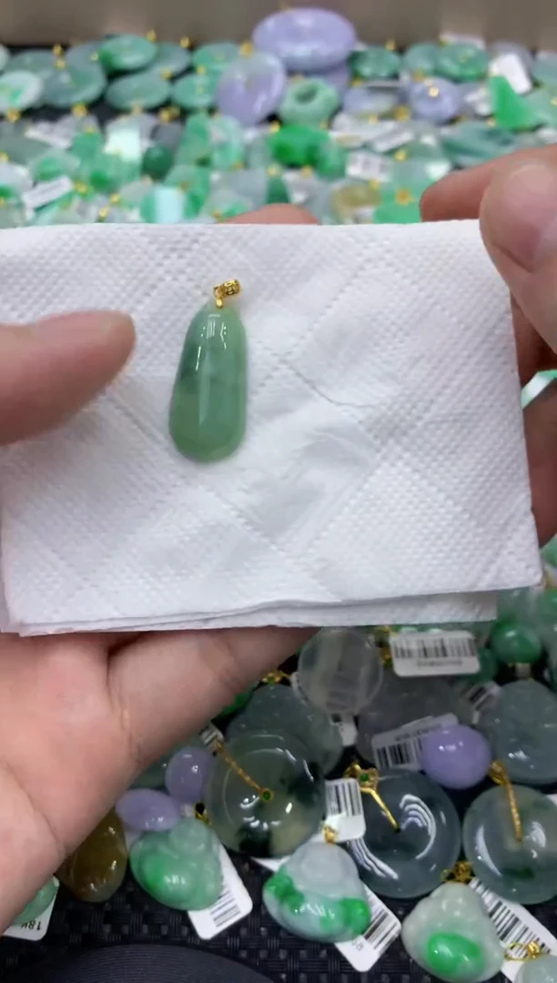 颈饰未镶嵌翡翠天然缅甸翡翠A货