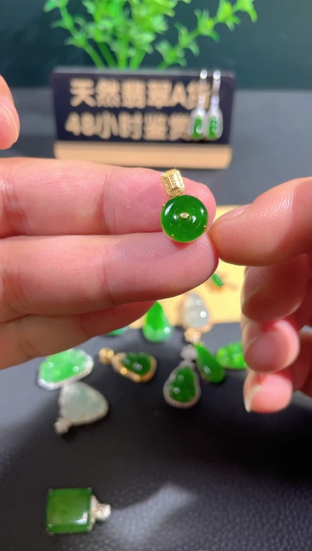 【闪购商品】翡翠颈饰18K金镶嵌翡翠