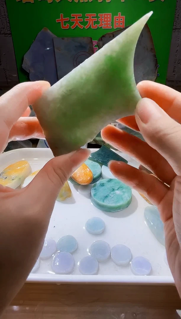 翡翠未镶嵌颈饰翡翠A货072