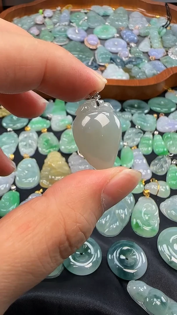 翡翠18K金镶嵌吊坠(不含链)福桃