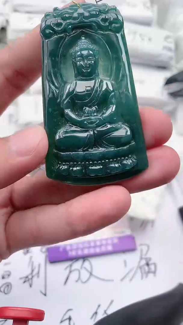 【闪购商品】翡翠颈饰未镶嵌大日如来【品质一般介意慎拍】