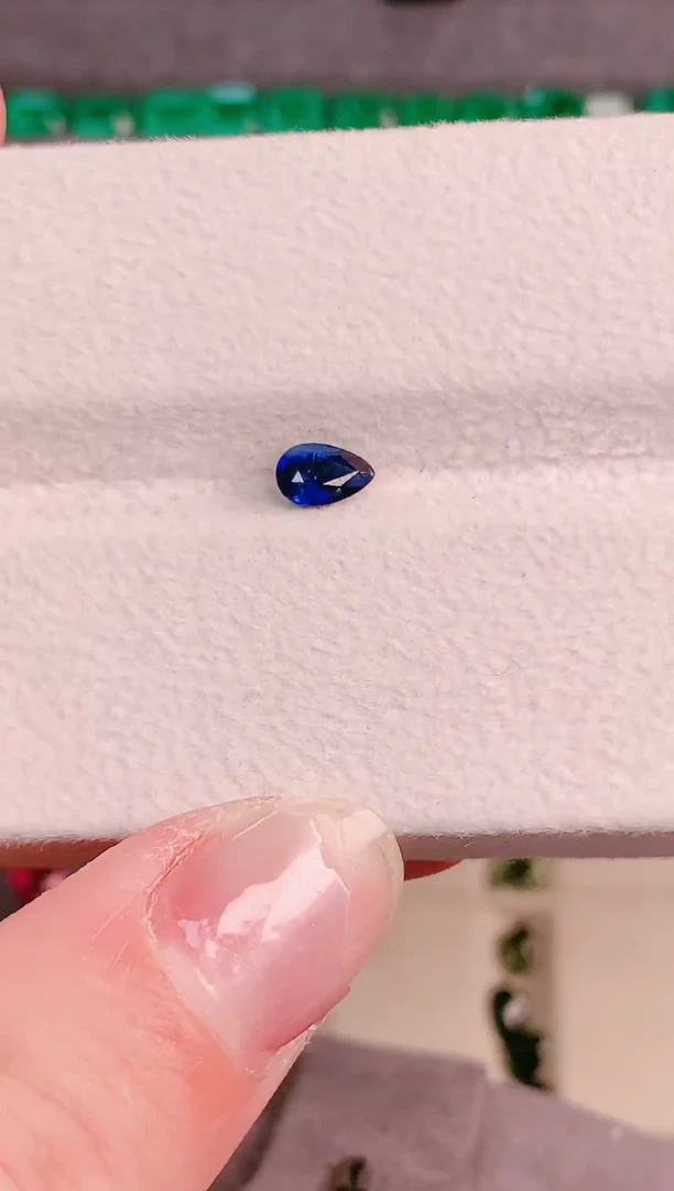 裸石蓝宝石0.51ct斯里兰卡天然蓝宝石水滴内有色带3*5