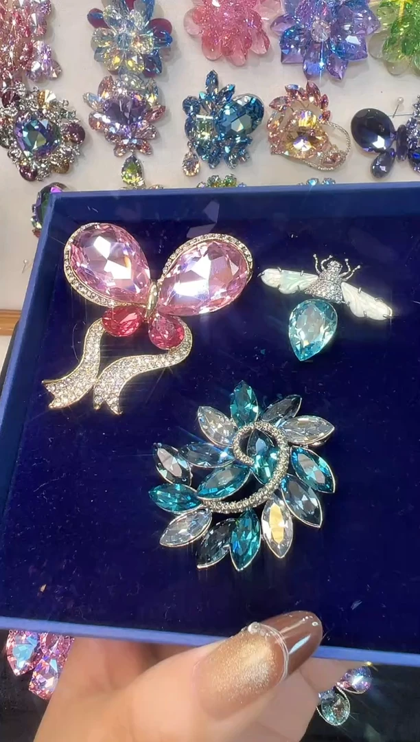 无铜合金精品胸针