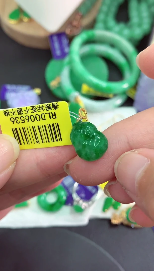 颈饰未镶嵌翡翠挂件