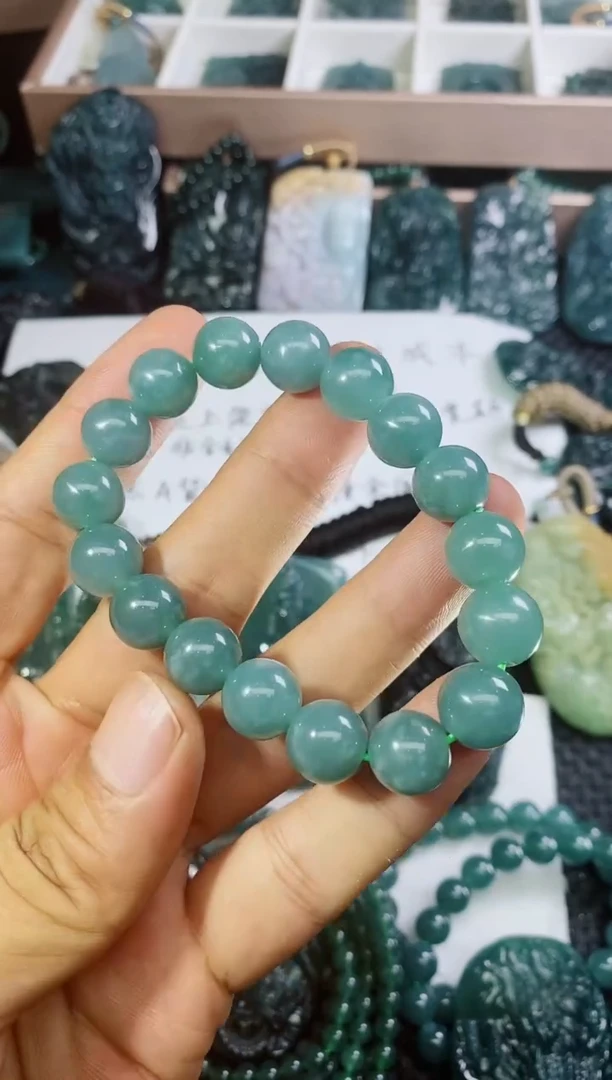 翡翠未镶嵌颈饰