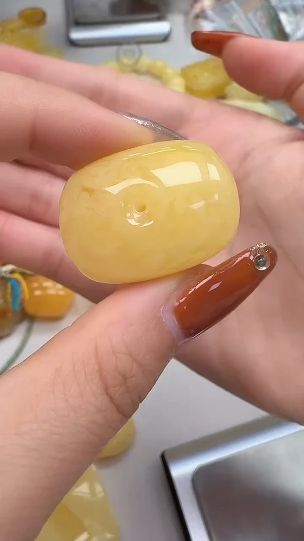 裸石琥珀未镶嵌如图