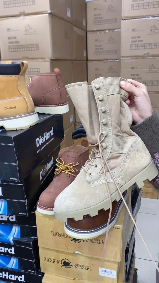 牛皮41码，C高帮大开口，运动鞋码脚胖拍大， 外观瑕疵处理介意 勿拍