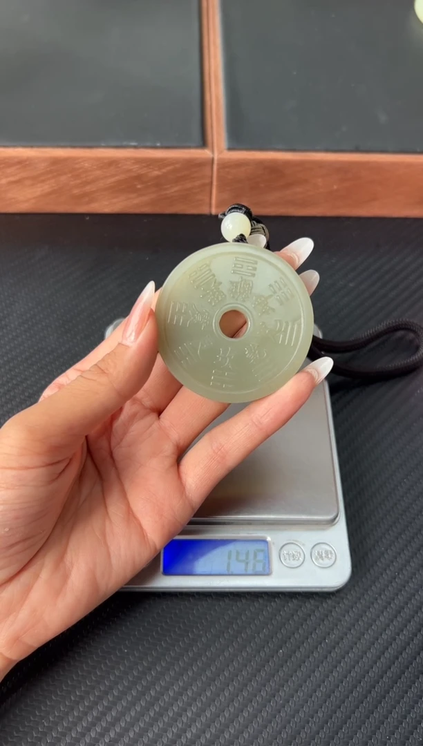 未镶嵌和田玉把件当****薯且末微色差近矿mj
