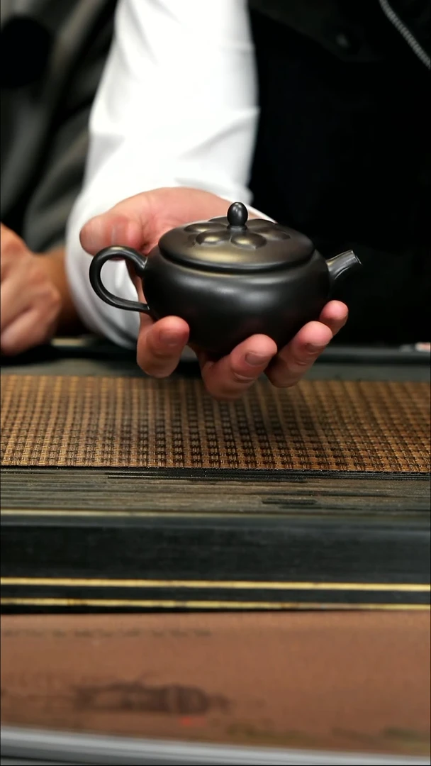 【闪购商品】紫砂茶壶TZP81乌金砂 菱花