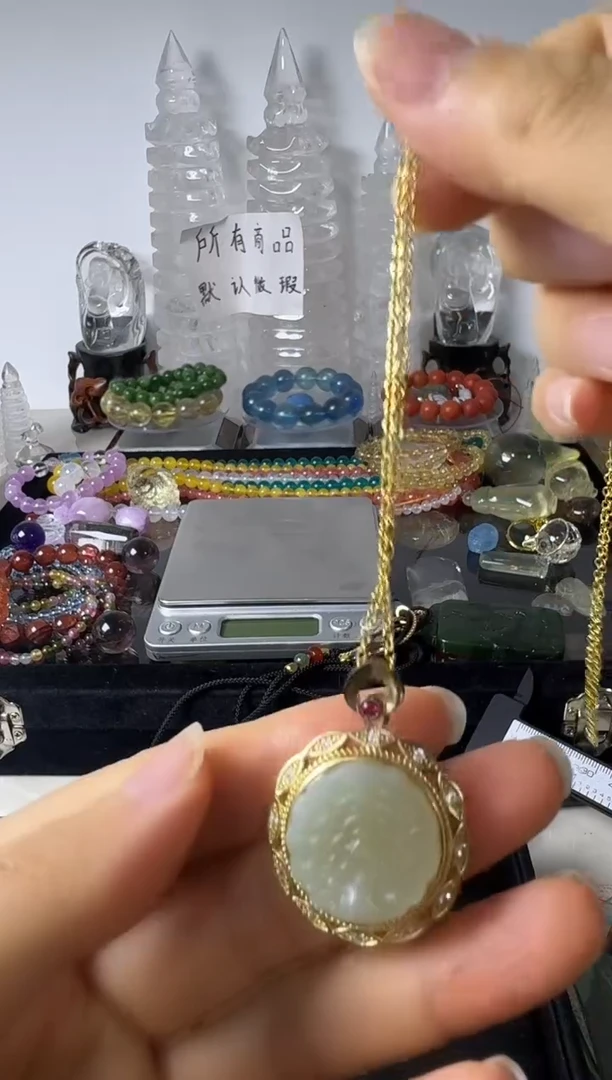 颈饰未镶嵌和田玉矿坑微瑕