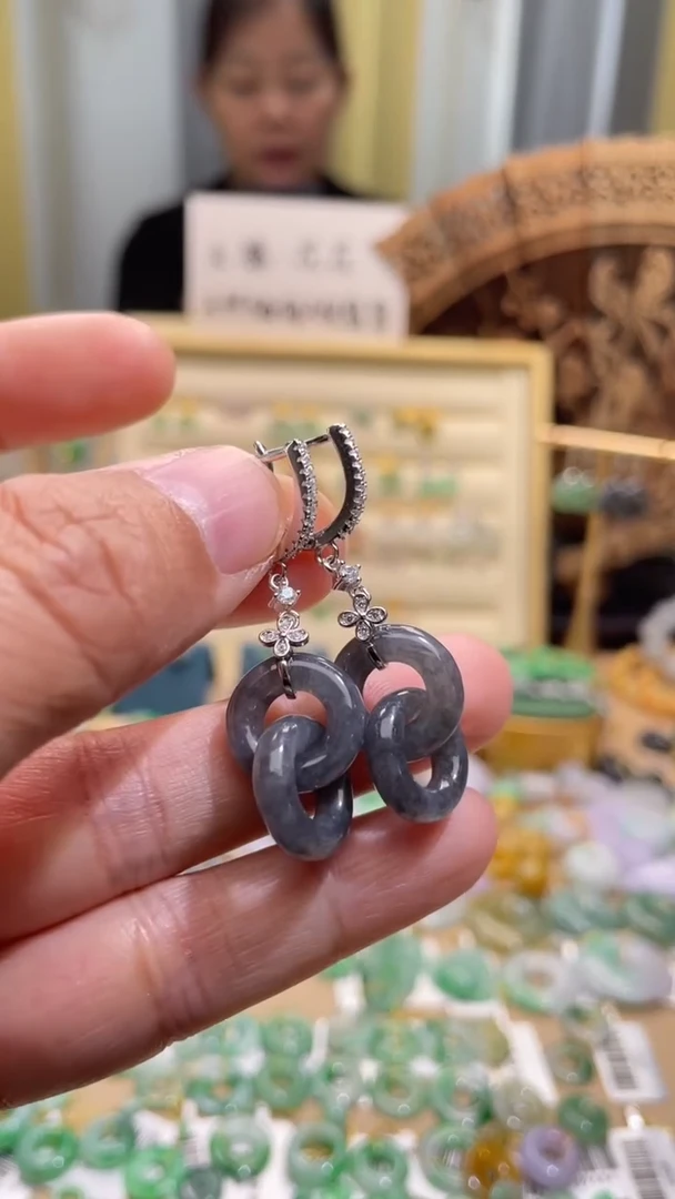 颈饰未镶嵌翡翠圈一对