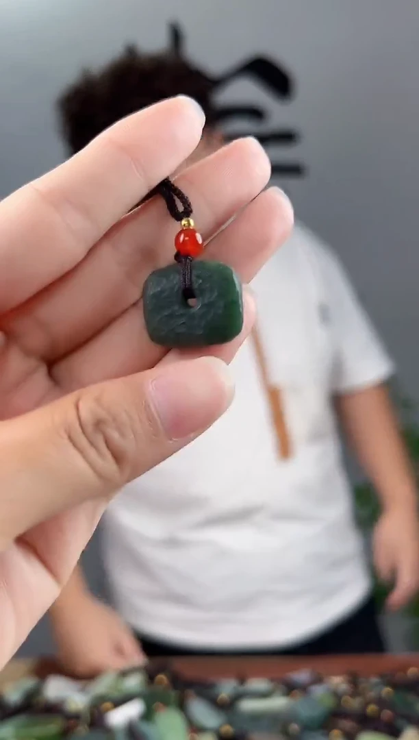 和田玉未镶嵌颈饰拍一发一，多样性发货
