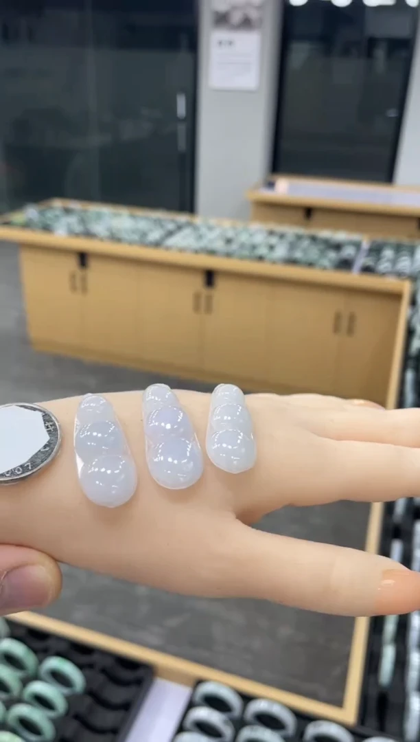 吊坠(不含链)未镶嵌翡翠四季豆吊坠/多样性发其一