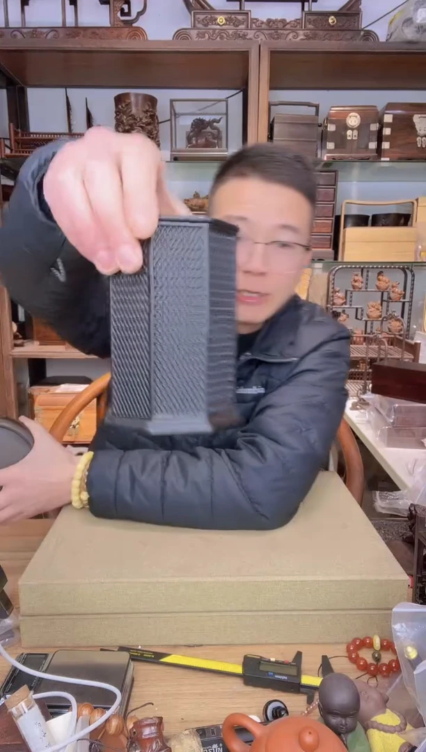 【闪购商品】乌木类书架801 紫光檀八角雕刻笔筒  瑕疵